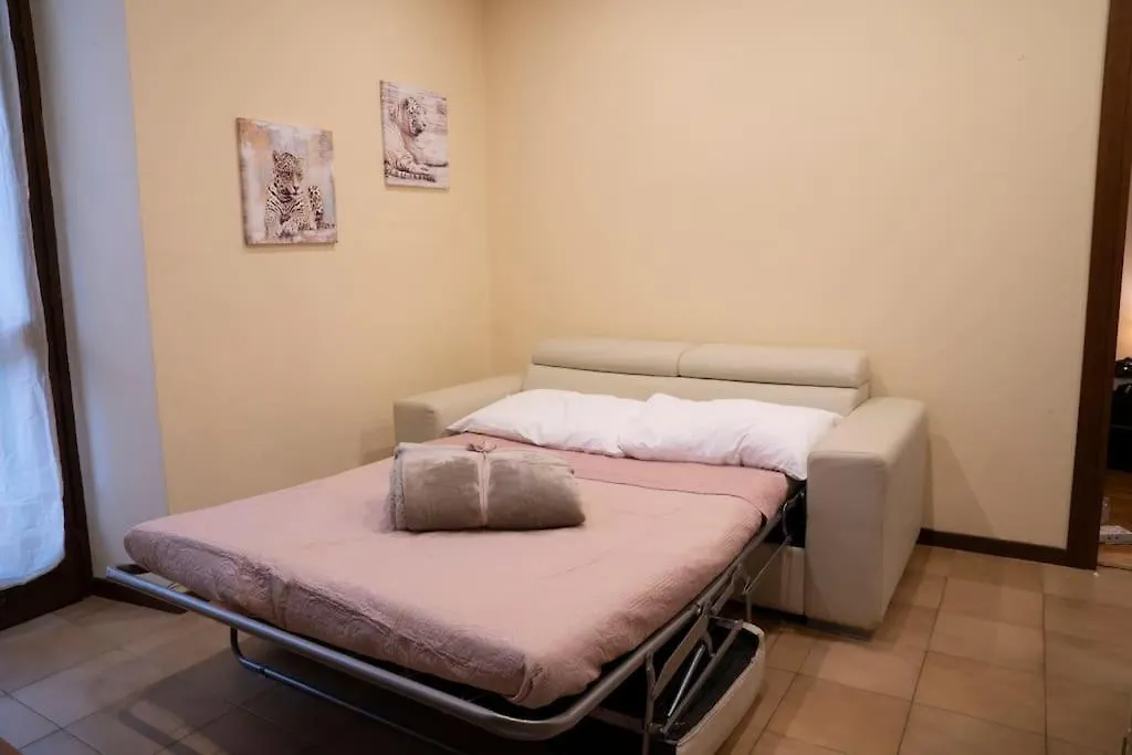 Apartment Free Parking, Netflix & Wi-Fi In Verona