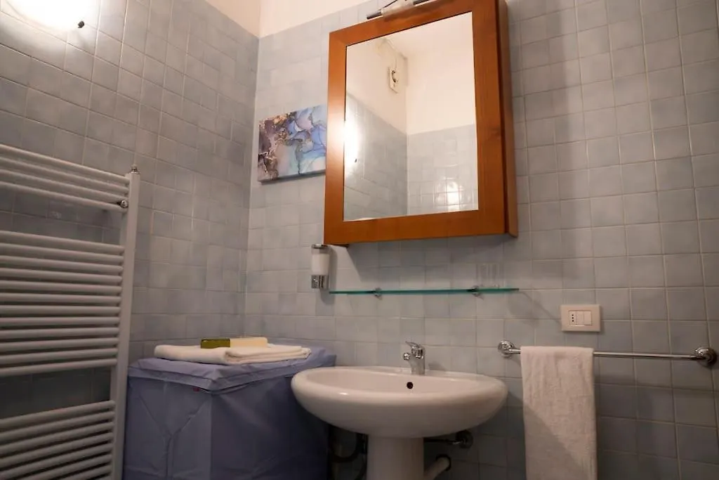 Apartment Free Parking, Netflix & Wi-Fi In Verona