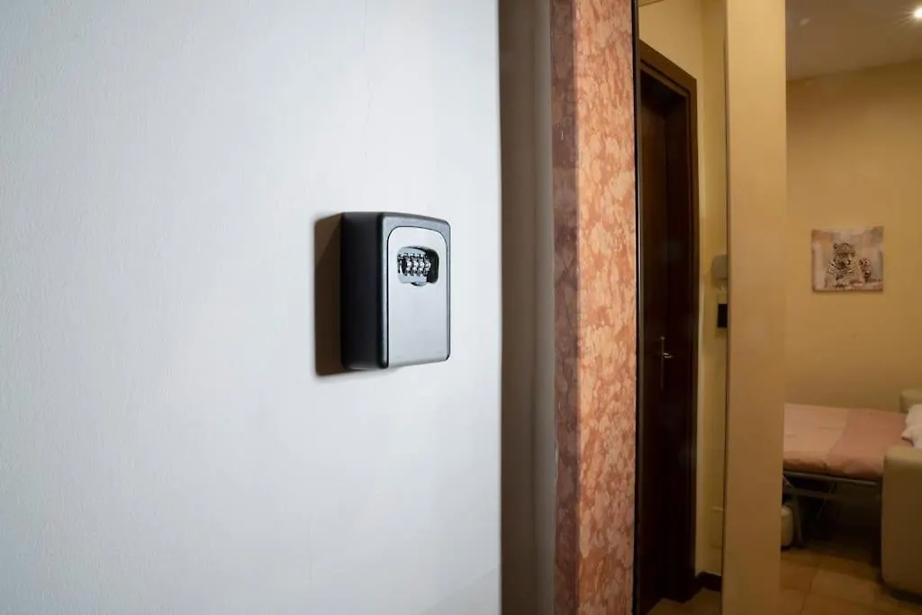 Free Parking, Netflix & Wi-Fi In Verona Apartment